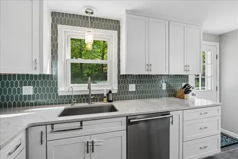 14 Maplewood Drive Londonderry NH 03053