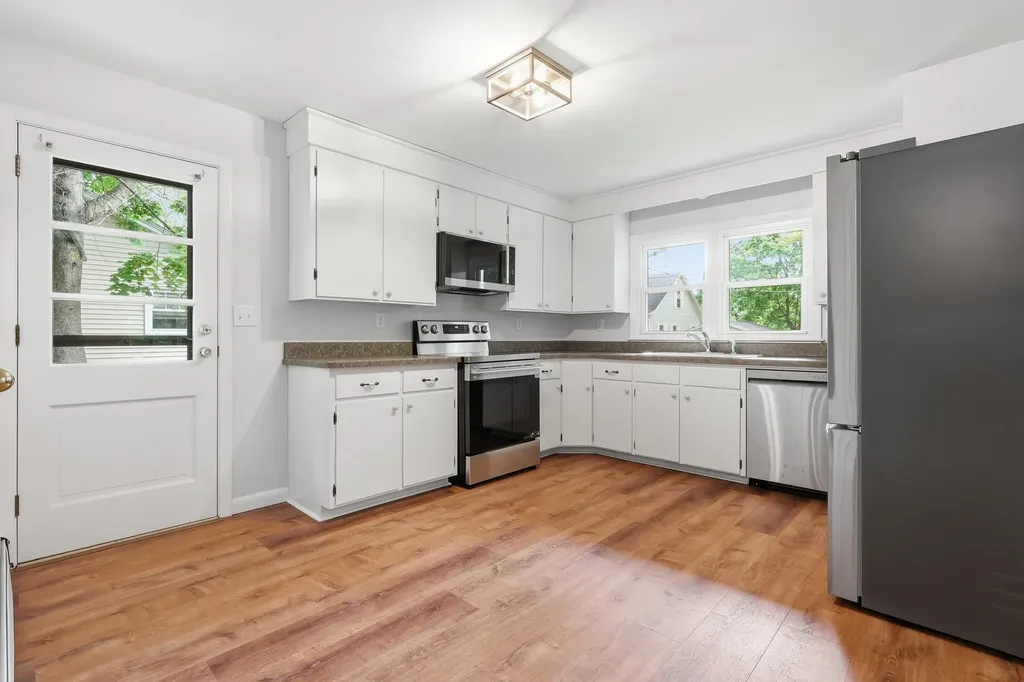 85 Whitney Avenue Manchester NH 03104