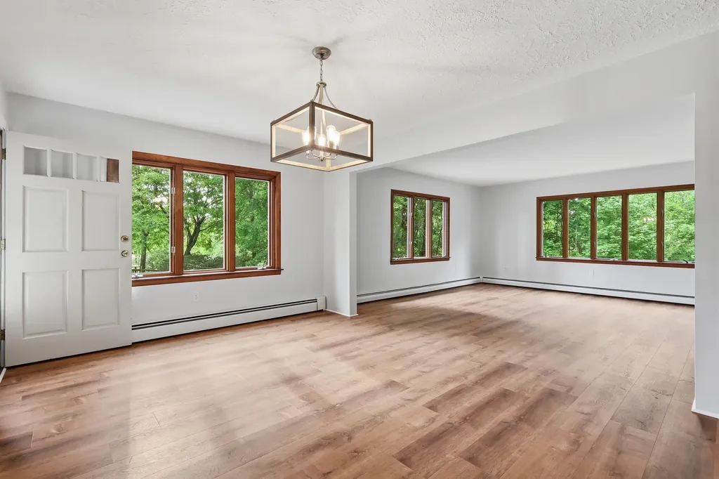 85 Whitney Avenue Manchester NH 03104