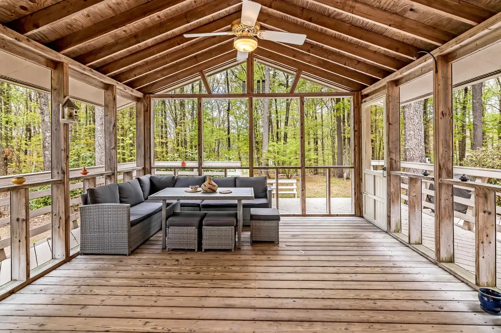 4 Cherokee Court Londonderry NH 03053