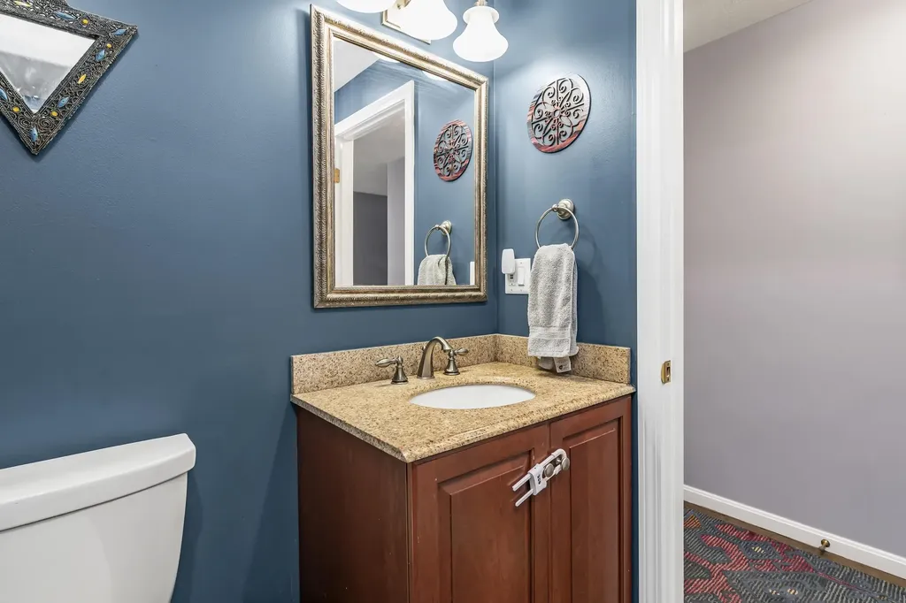 4 Cherokee Court Londonderry NH 03053