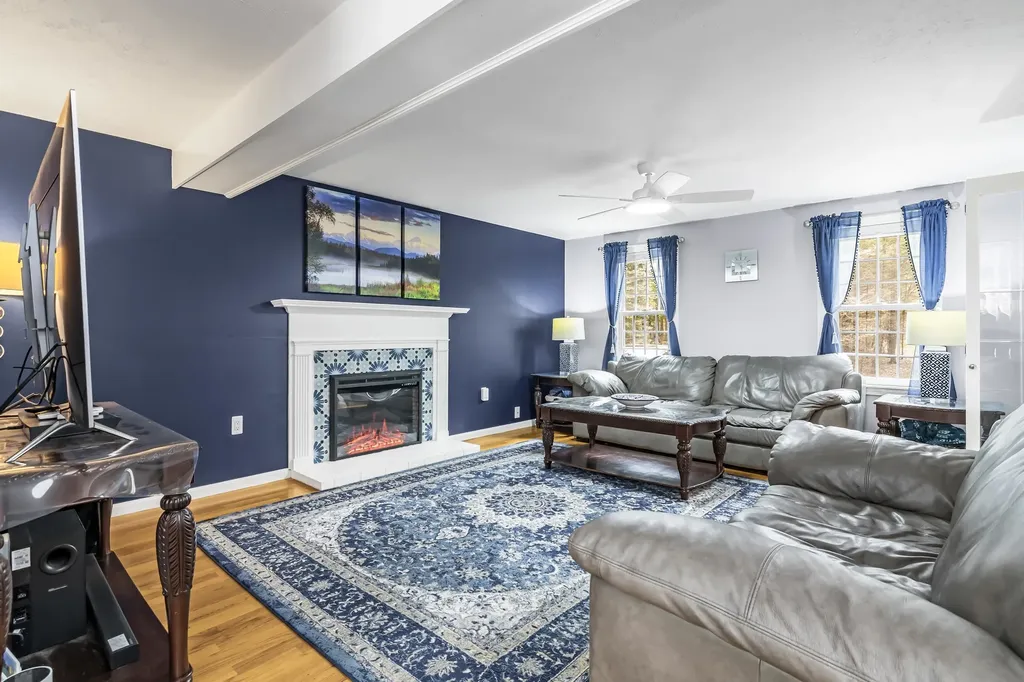 4 Cherokee Court Londonderry NH 03053