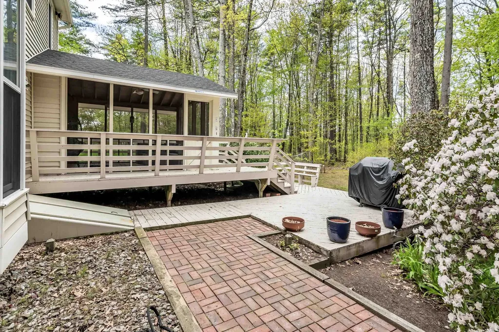4 Cherokee Court Londonderry NH 03053