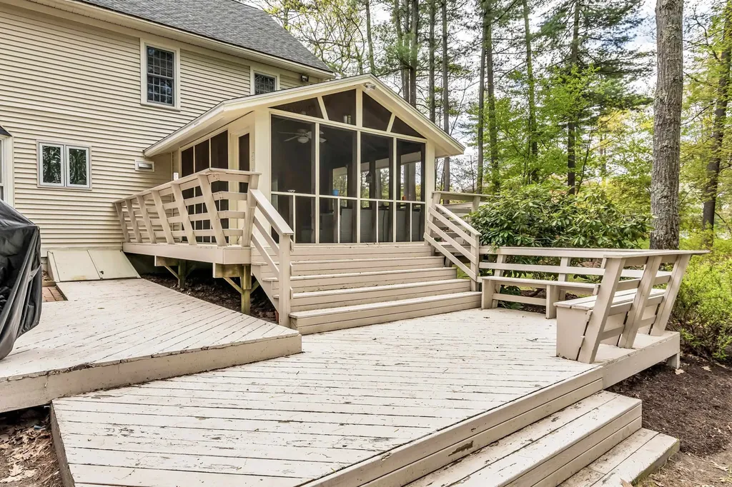 4 Cherokee Court Londonderry NH 03053