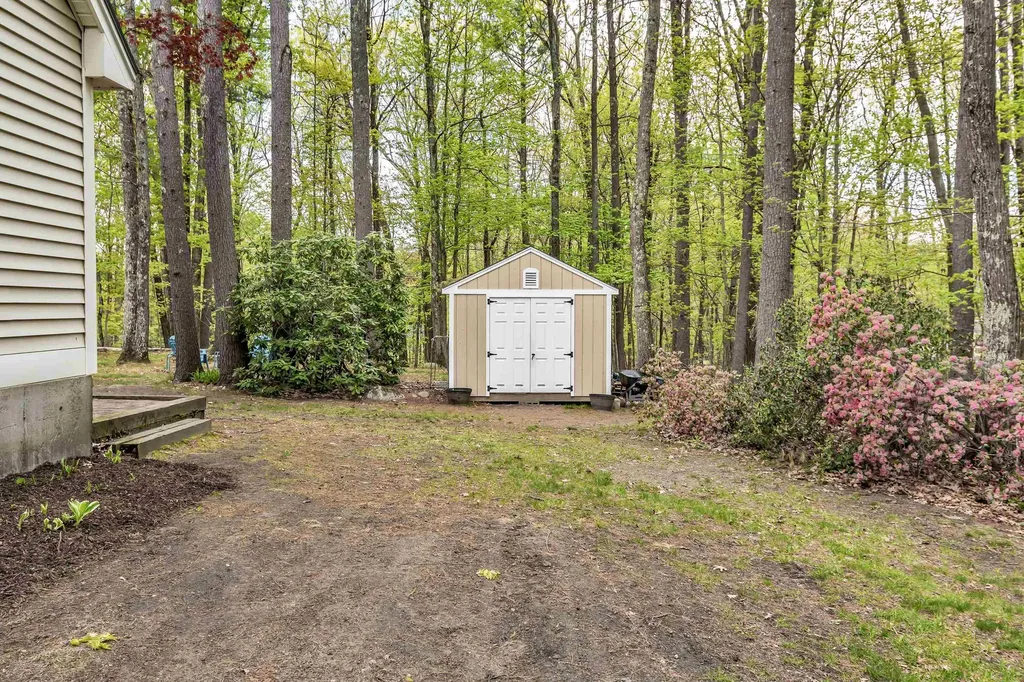 4 Cherokee Court Londonderry NH 03053