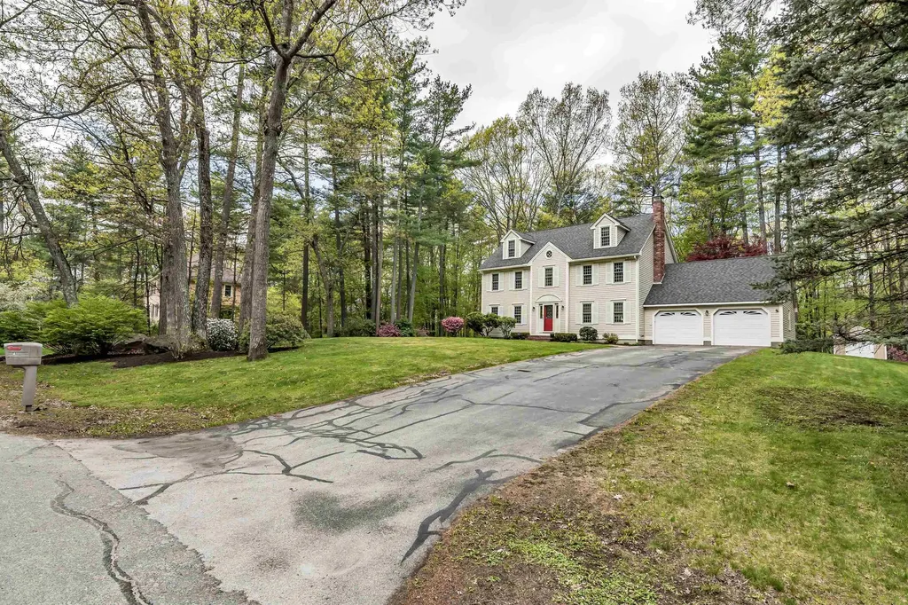 4 Cherokee Court Londonderry NH 03053