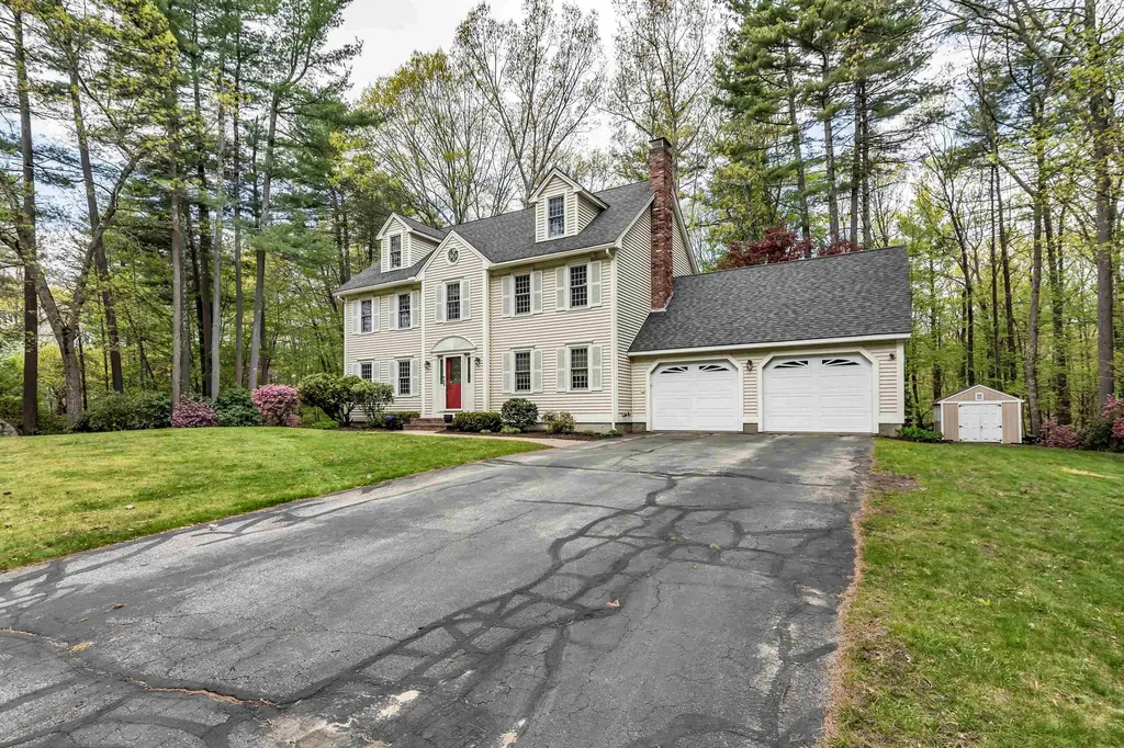 4 Cherokee Court Londonderry NH 03053