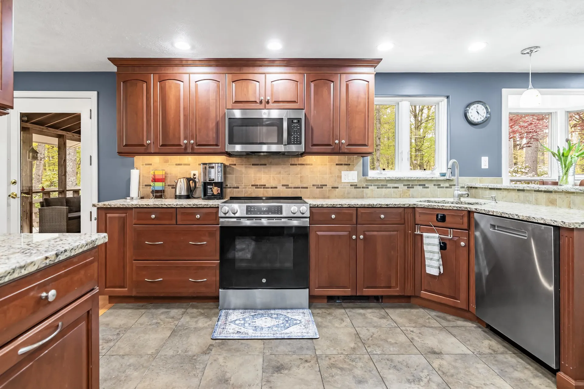 4 Cherokee Court Londonderry NH 03053