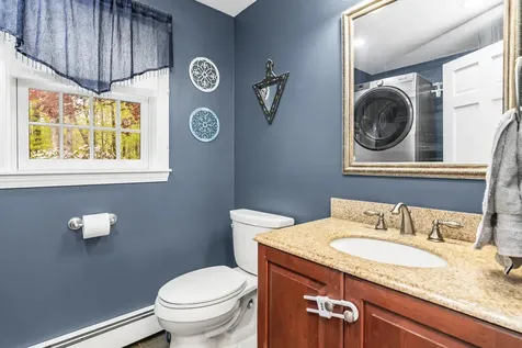 4 Cherokee Court Londonderry NH 03053