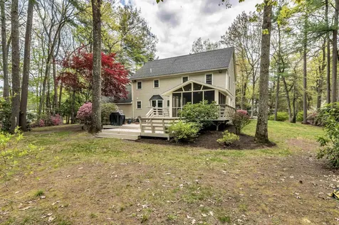 4 Cherokee Court Londonderry NH 03053