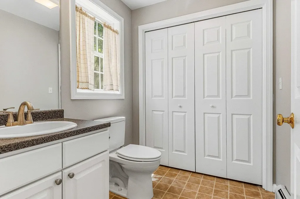 137 Ash Swamp Road Newmarket NH 03857