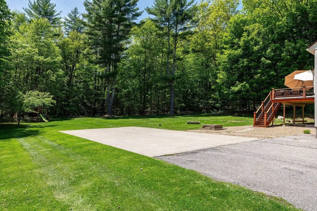 137 Ash Swamp Road Newmarket NH 03857