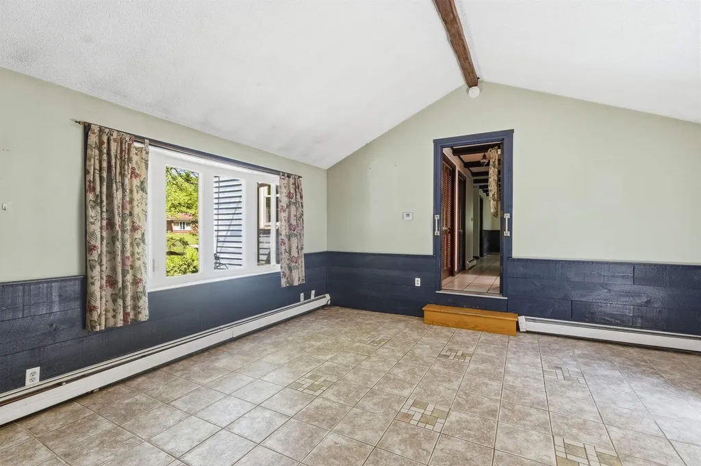 12 Crescent Circle Pelham NH 03076