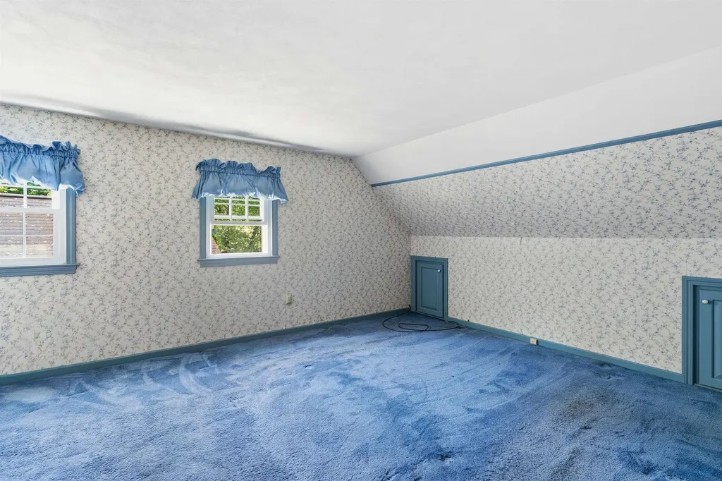 12 Crescent Circle Pelham NH 03076