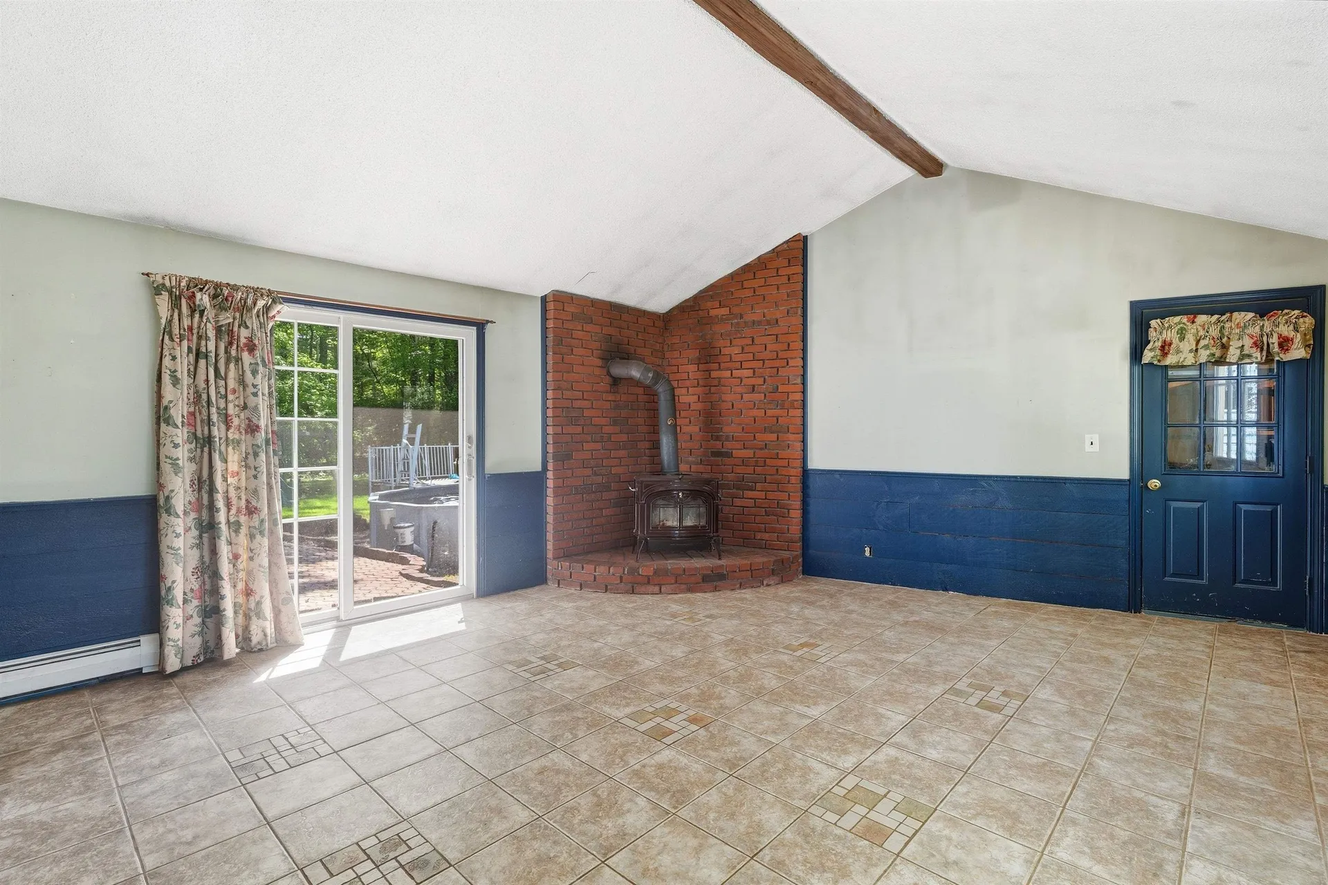 12 Crescent Circle Pelham NH 03076