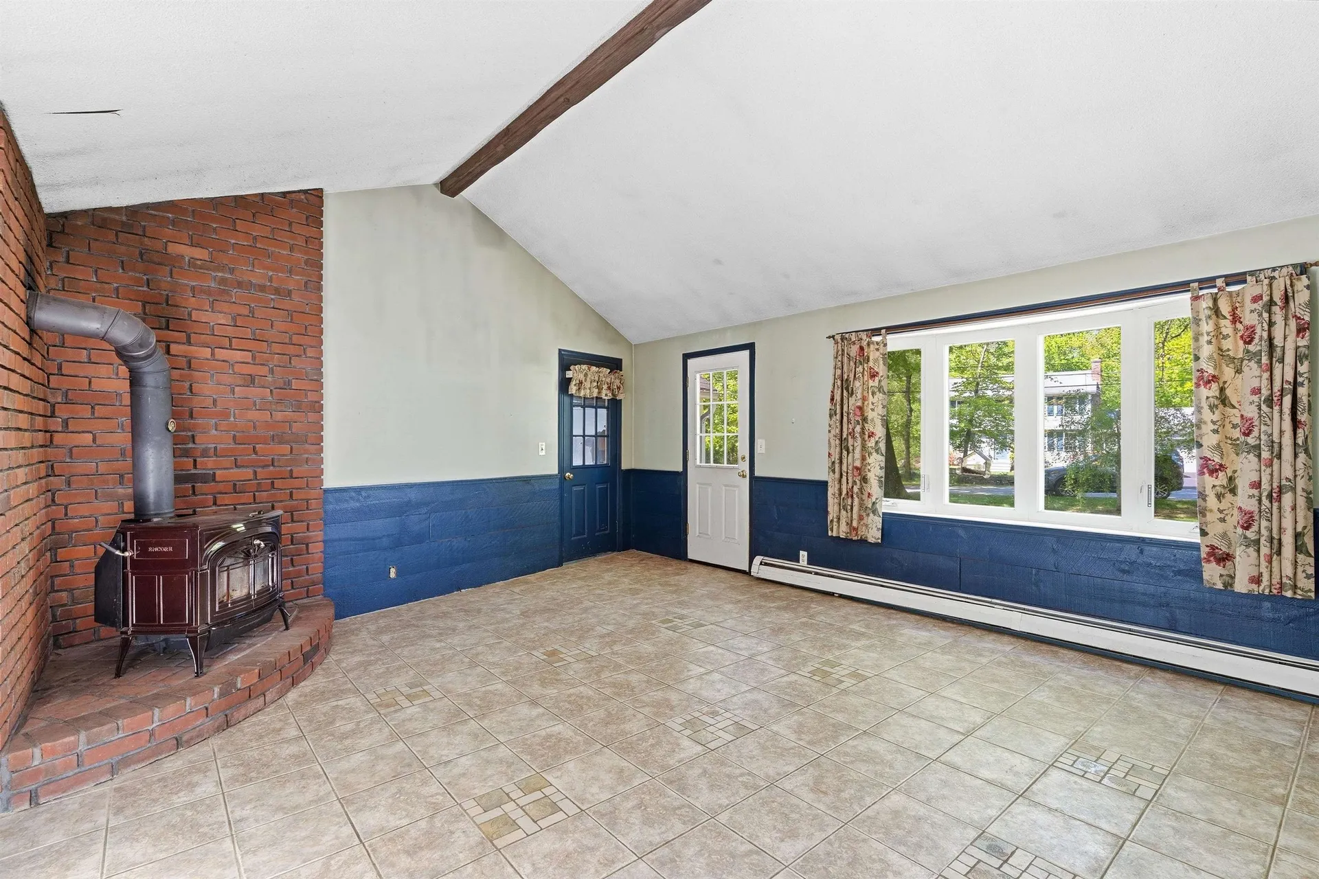 12 Crescent Circle Pelham NH 03076