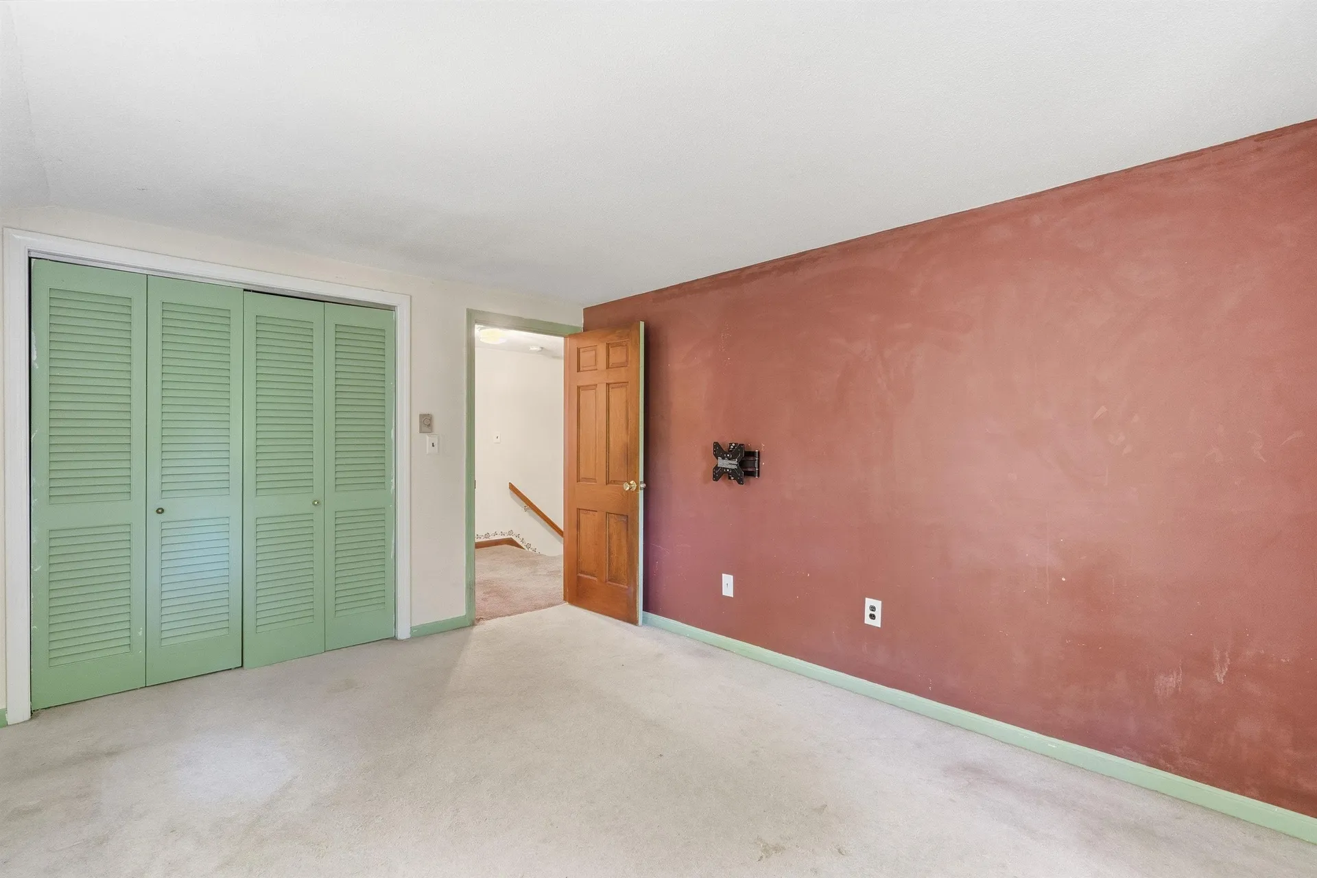 12 Crescent Circle Pelham NH 03076