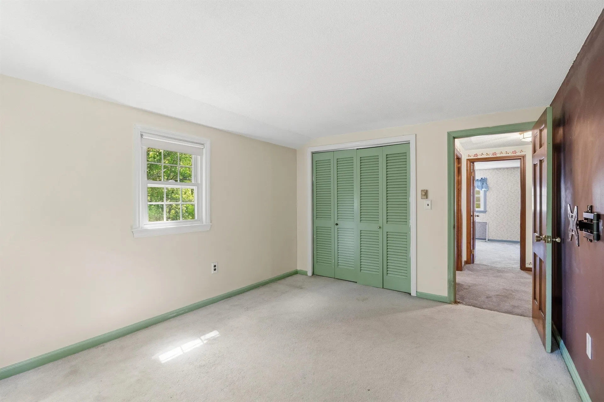 12 Crescent Circle Pelham NH 03076
