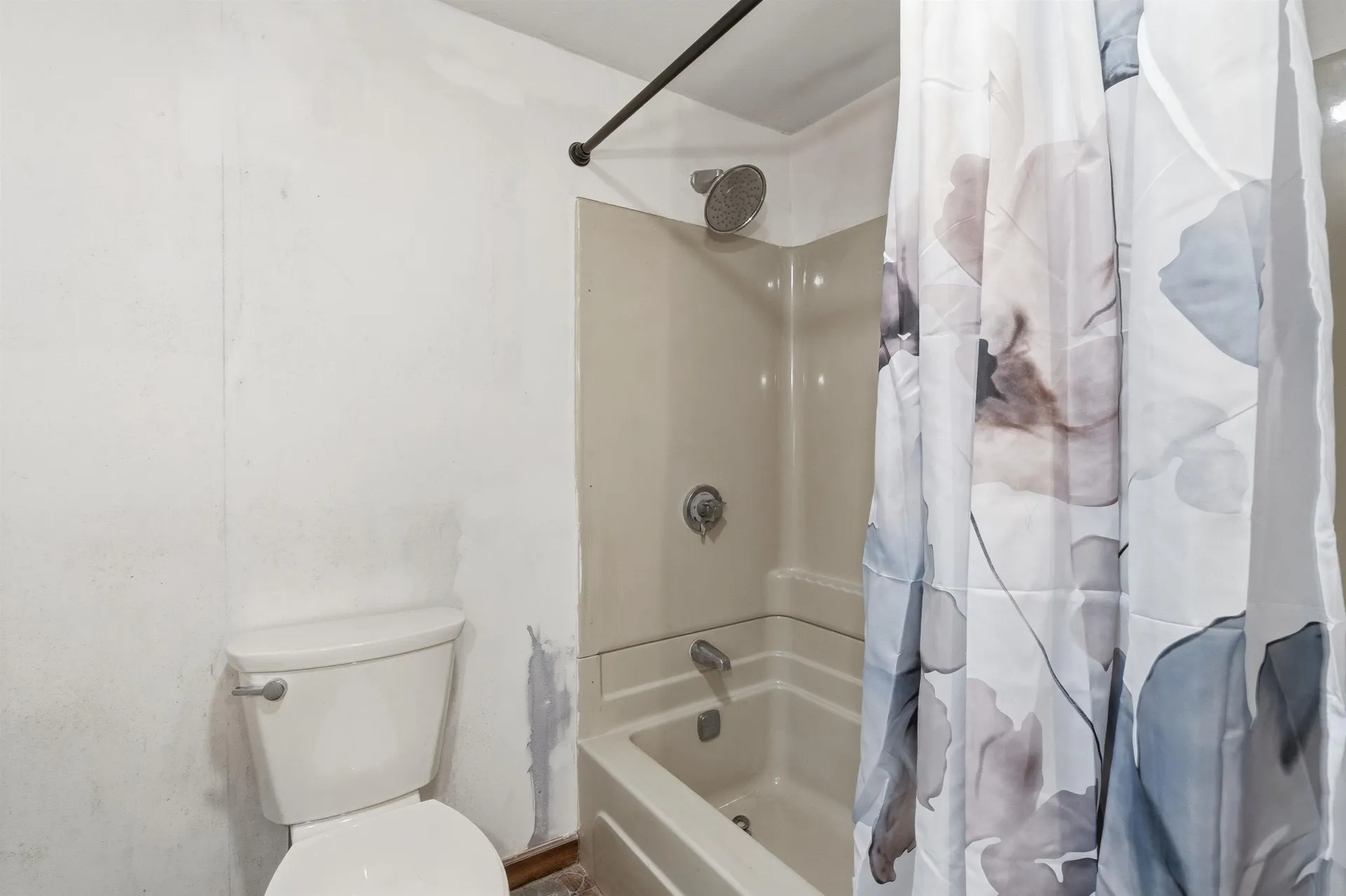 12 Crescent Circle Pelham NH 03076