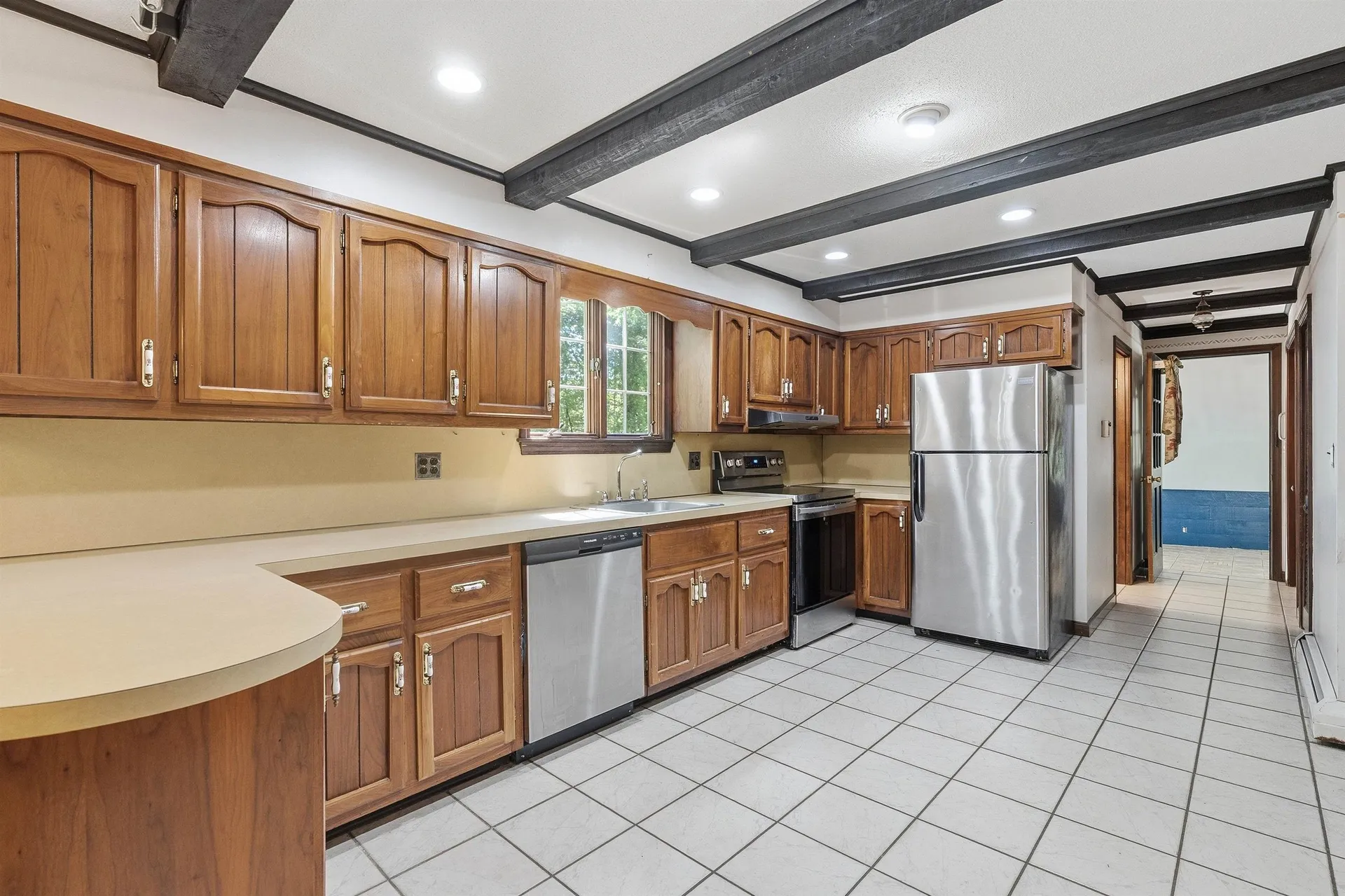 12 Crescent Circle Pelham NH 03076