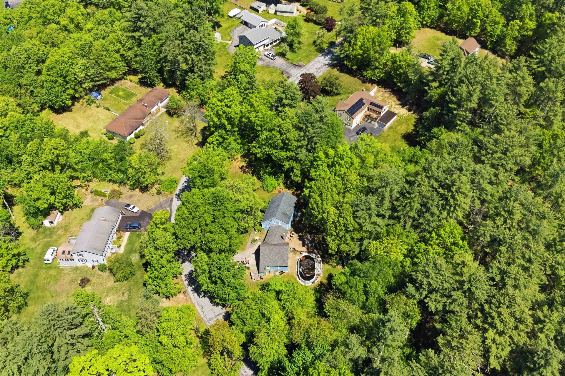 12 Crescent Circle Pelham NH 03076