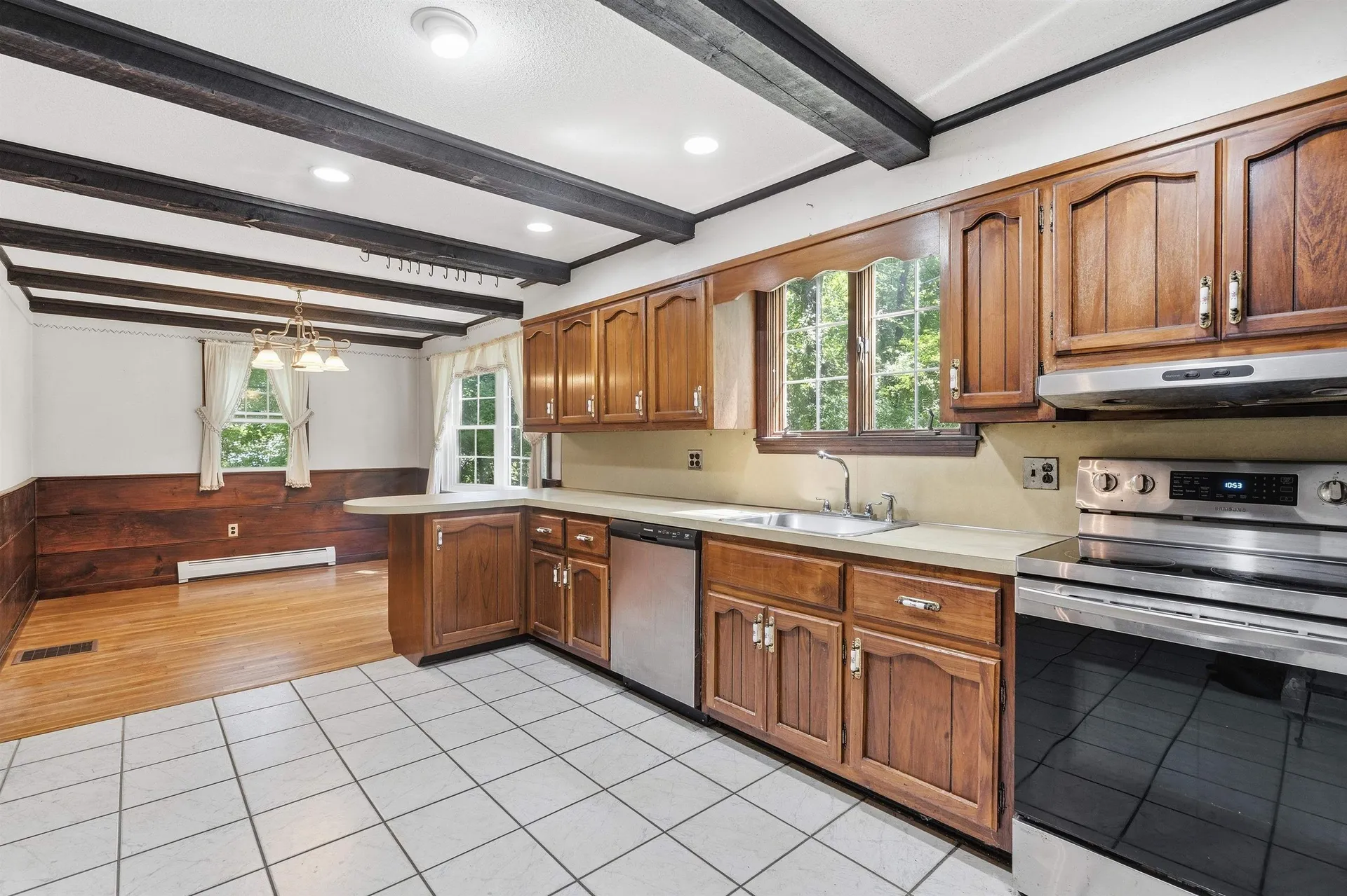 12 Crescent Circle Pelham NH 03076