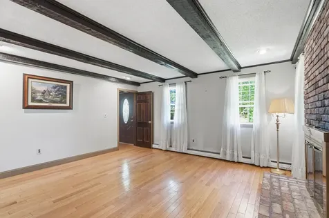 12 Crescent Circle Pelham NH 03076