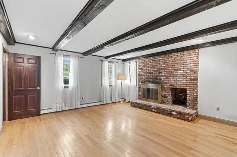 12 Crescent Circle Pelham NH 03076