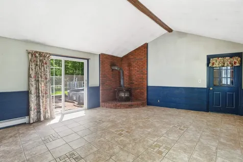12 Crescent Circle Pelham NH 03076