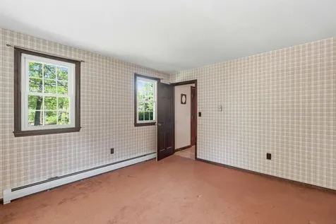 12 Crescent Circle Pelham NH 03076