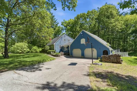 12 Crescent Circle Pelham NH 03076