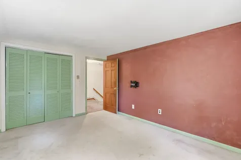 12 Crescent Circle Pelham NH 03076
