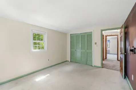 12 Crescent Circle Pelham NH 03076
