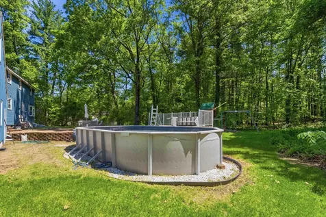 12 Crescent Circle Pelham NH 03076