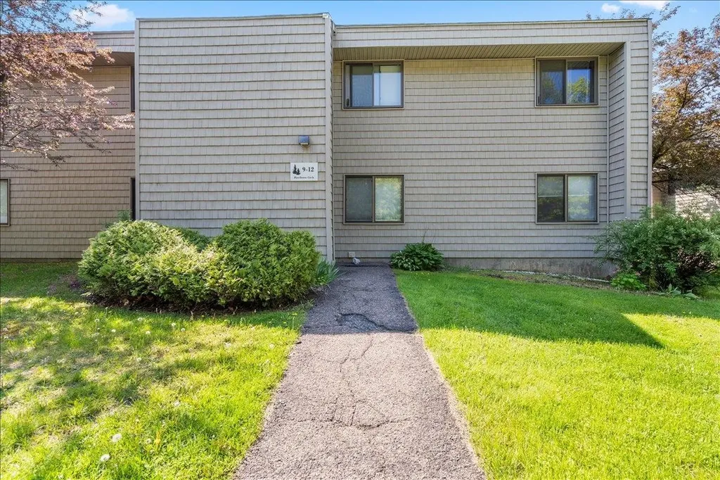 11 Hawthorne Circle South Burlington VT 05403
