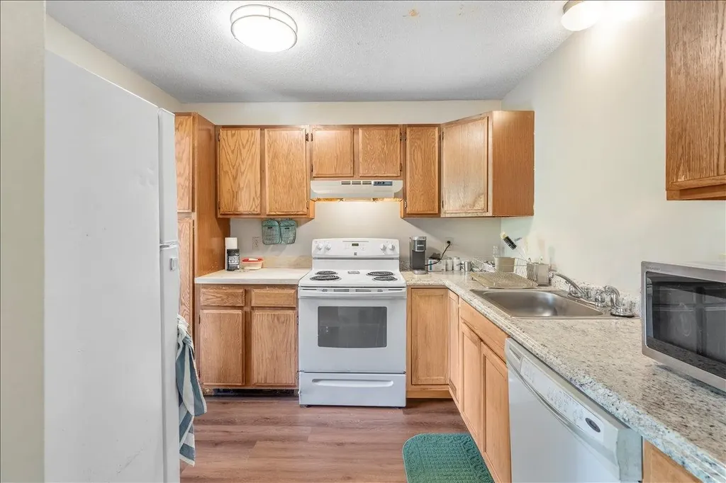 11 Hawthorne Circle South Burlington VT 05403