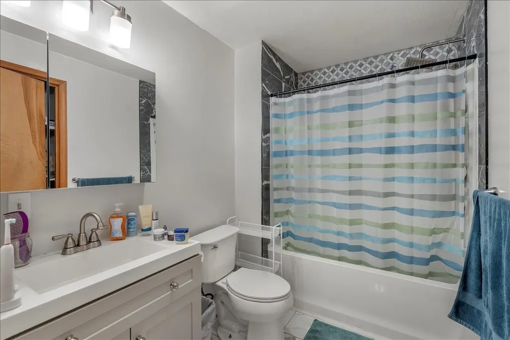 11 Hawthorne Circle South Burlington VT 05403