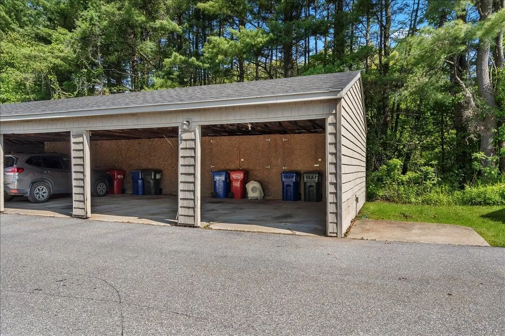 11 Hawthorne Circle South Burlington VT 05403