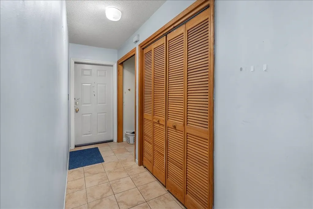 11 Hawthorne Circle South Burlington VT 05403