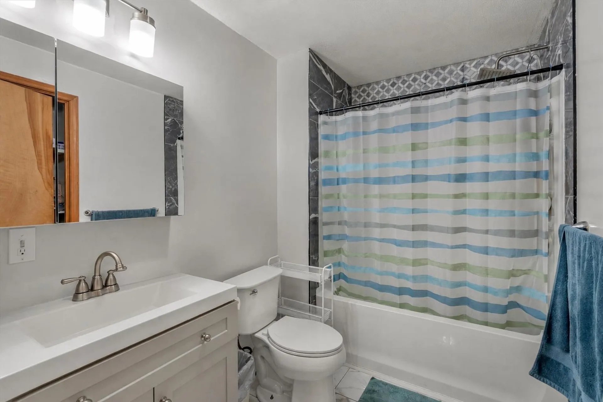 11 Hawthorne Circle South Burlington VT 05403