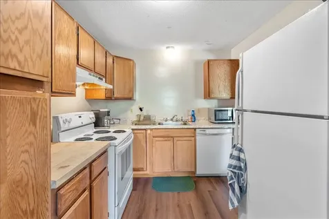 11 Hawthorne Circle South Burlington VT 05403