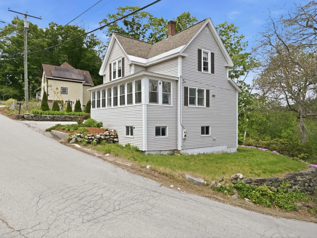 20 Prospect Street Hillsborough NH 03244