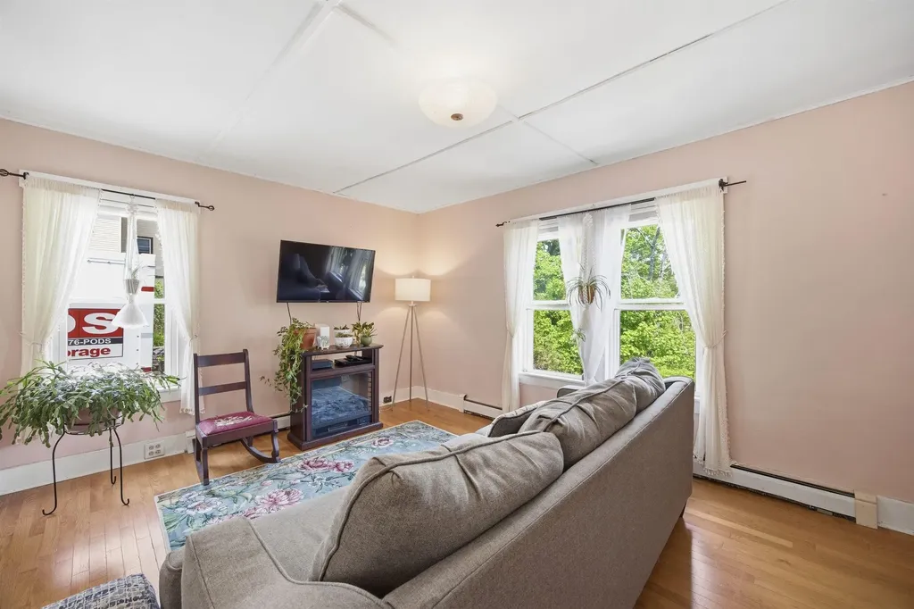 20 Prospect Street Hillsborough NH 03244