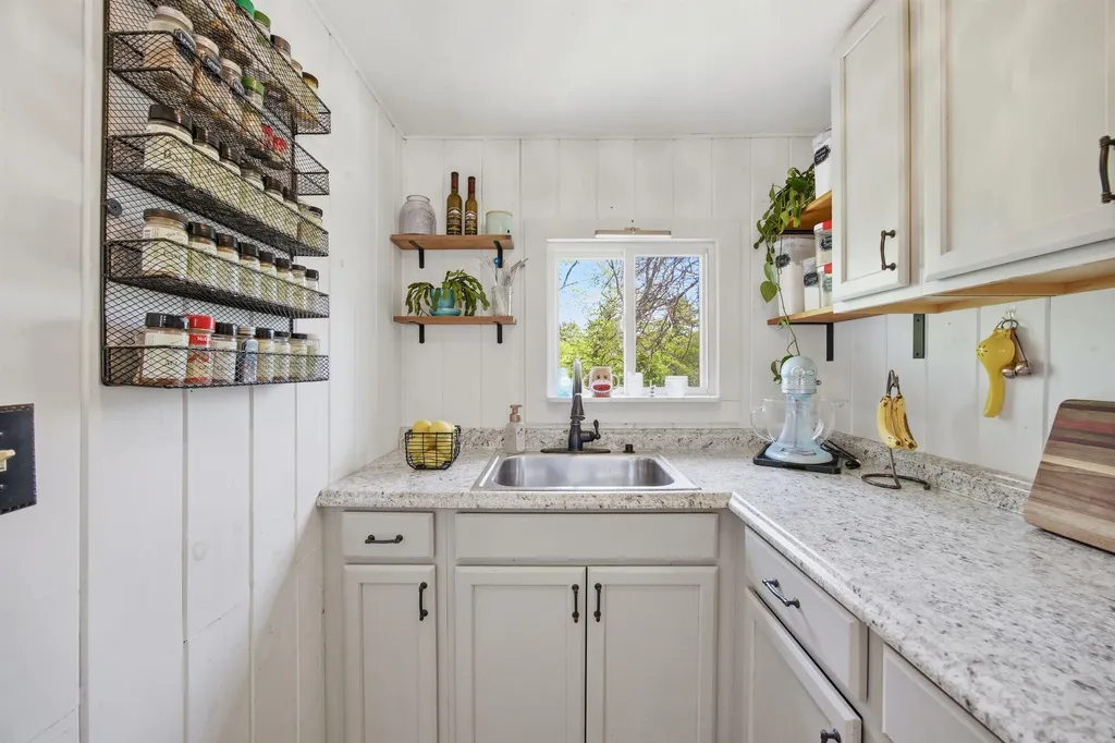 20 Prospect Street Hillsborough NH 03244