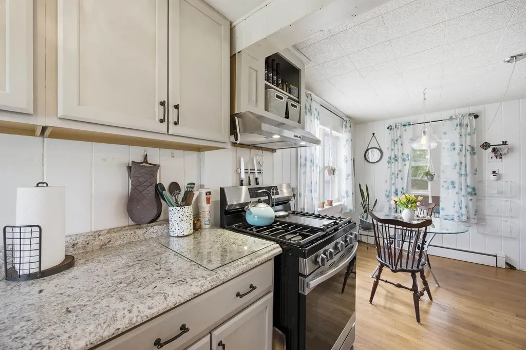 20 Prospect Street Hillsborough NH 03244