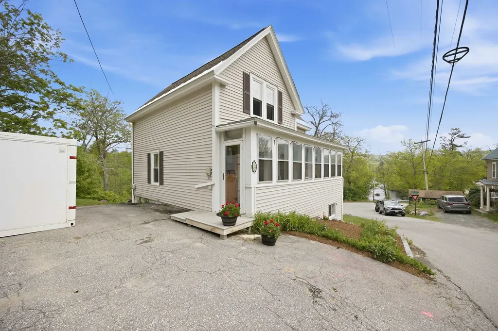 20 Prospect Street Hillsborough NH 03244