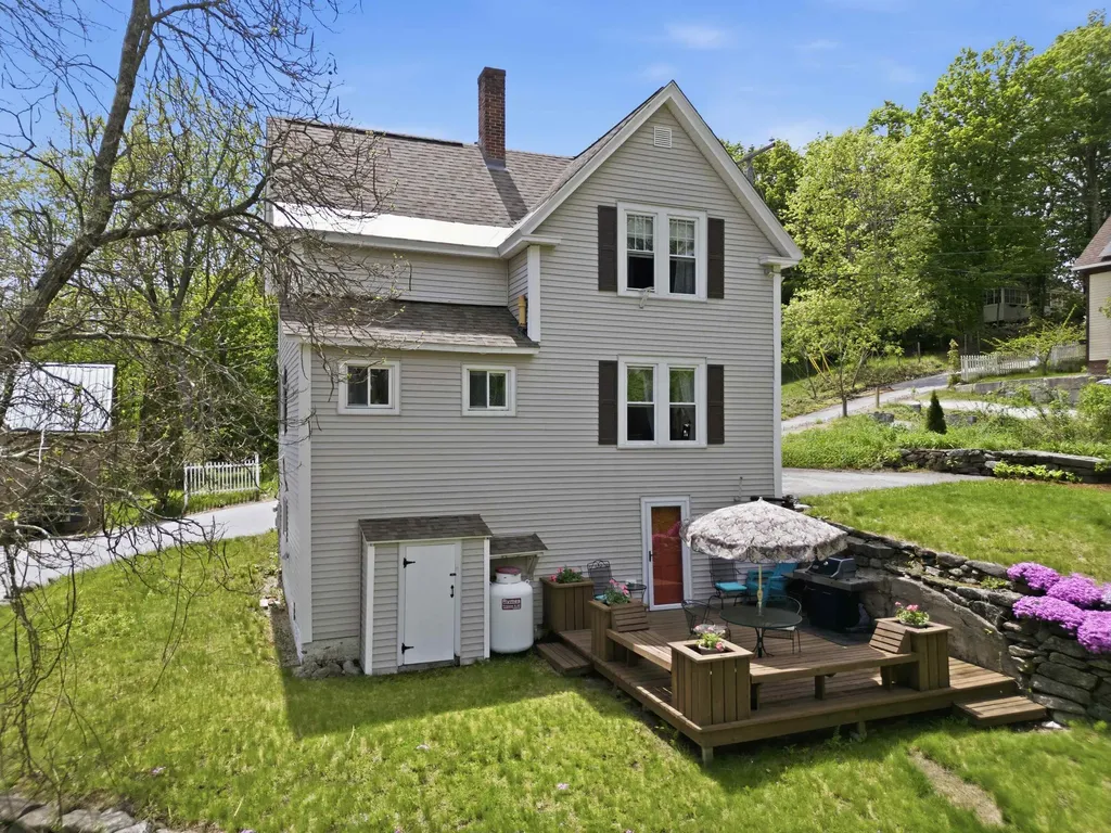 20 Prospect Street Hillsborough NH 03244