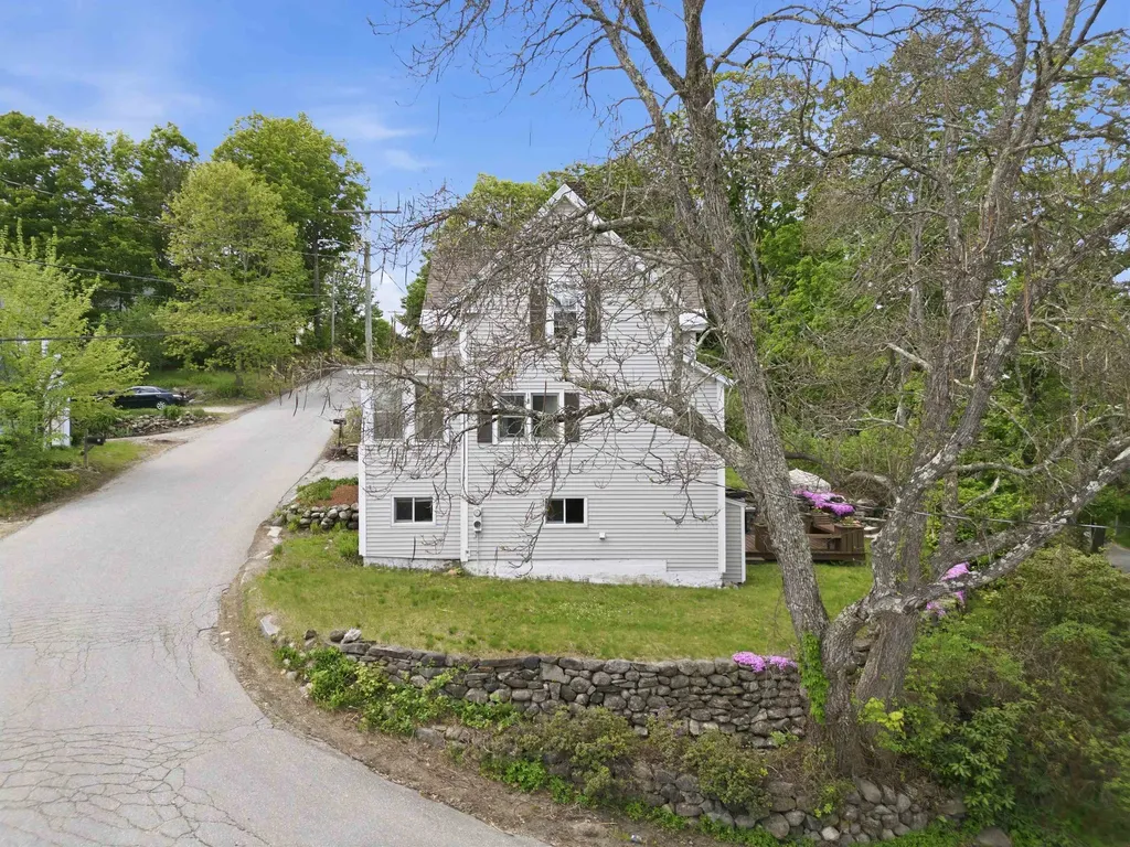 20 Prospect Street Hillsborough NH 03244