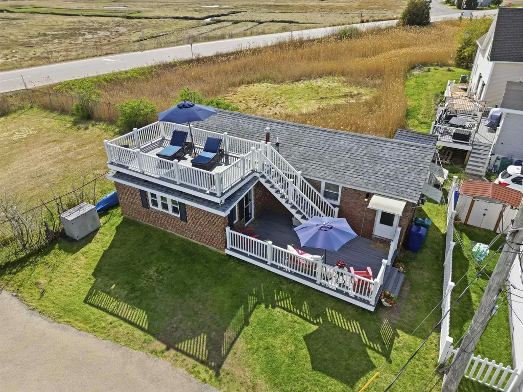 83 Church Street Hampton NH 03842