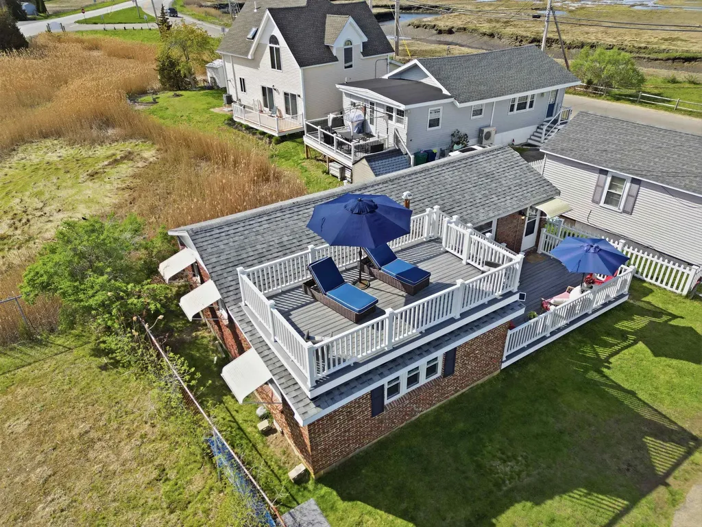 83 Church Street Hampton NH 03842